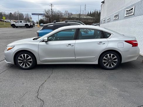 Used 2016 Nissan Altima 2.5 SL w/ Moonroof Package image 7