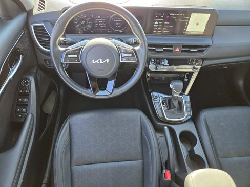 Certified 2025 Kia Seltos EX image 13
