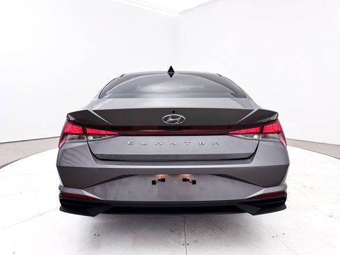 Used 2023 Hyundai Elantra SE image 14