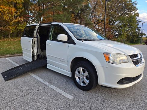 Used 2012 Dodge Grand Caravan SXT image 14