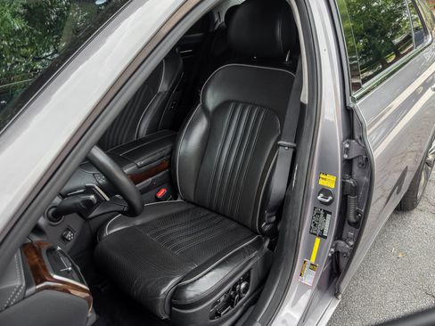 Used 2018 Genesis G90 5.0 Ultimate RWD image 12