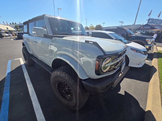 Used 2023 Ford Bronco Outer Banks AWD/4WD image 2