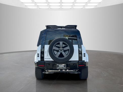 New 2026 Land Rover Defender 110 X-Dynamic SE image 6