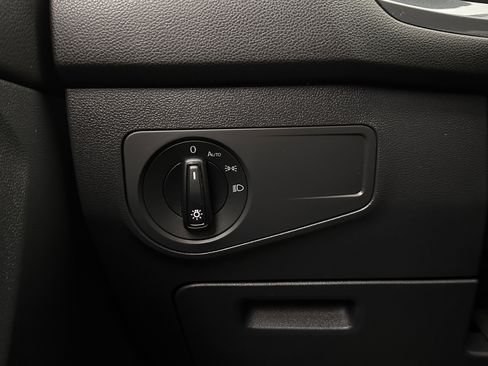 Used 2020 Volkswagen Tiguan S image 17