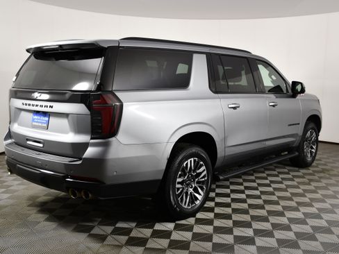 Used 2025 Chevrolet Suburban Z71 AWD/4WD image 6