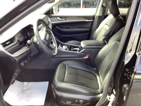 Certified 2023 Jeep Grand Cherokee Limited image 10