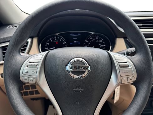 Used 2016 Nissan Rogue S w/ Appearance Package FWD image 17