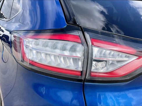 Used 2018 Ford Edge SEL image 20