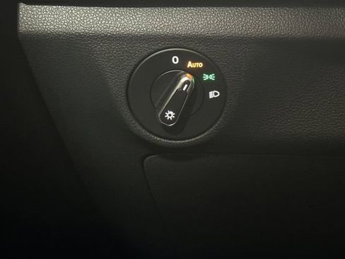 Certified 2025 Volkswagen Jetta Sport image 31