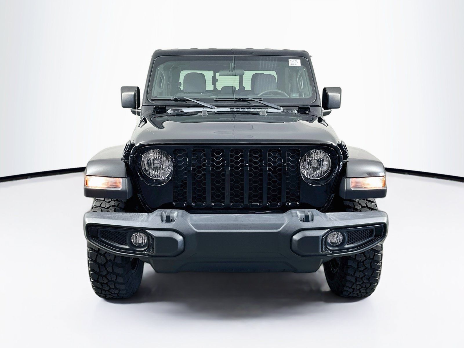 Used 2023 Jeep Gladiator Sport AWD/4WD image 2