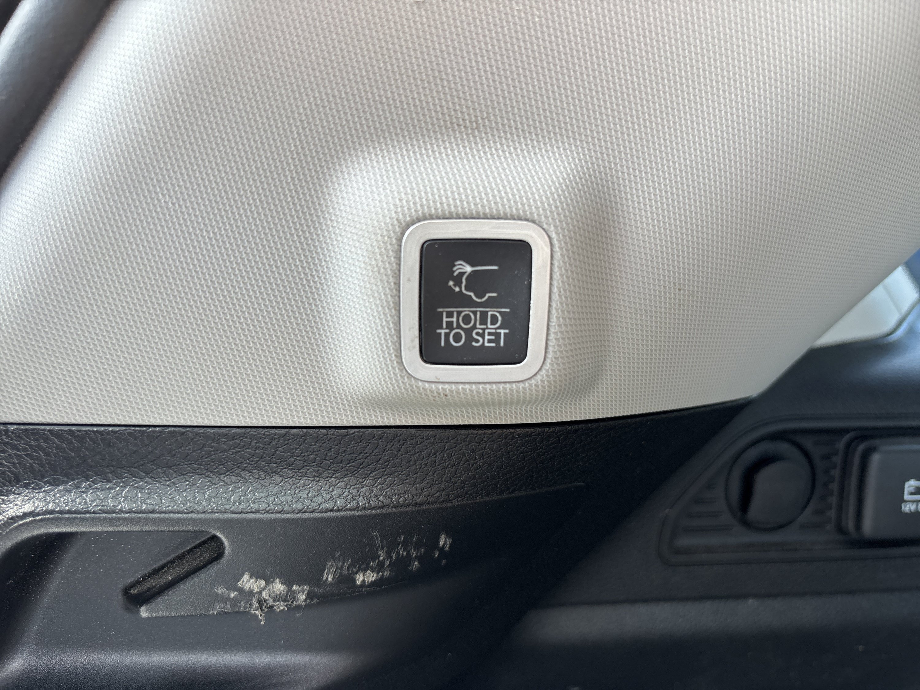 Used 2023 Jeep Grand Cherokee Laredo w/ Luxury Tech Group I AWD/4WD image 11