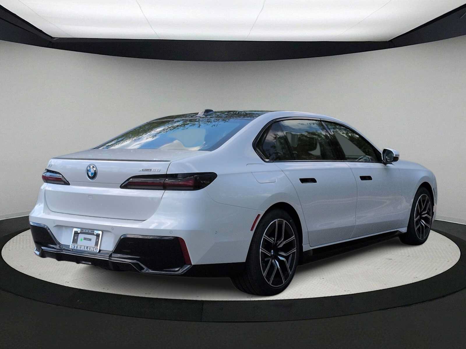 Used 2026 BMW i7 xDrive60 w/ Executive Package AWD/4WD image 8