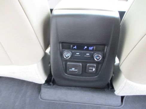 Used 2020 Buick Enclave Essence w/ LPO, Luxury Package FWD image 31