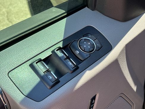 Used 2015 Ford F150 4x4 SuperCrew image 14