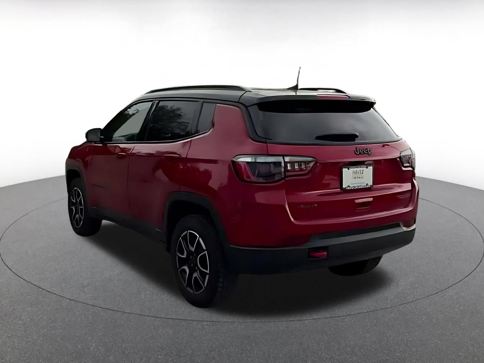 Used 2025 Jeep Compass Trailhawk AWD/4WD image 9