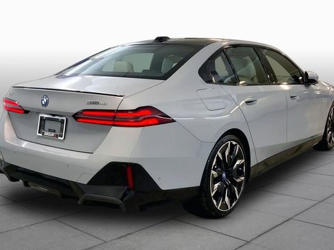 Used 2024 BMW i5 eDrive40i w/ Executive Package RWD image 11