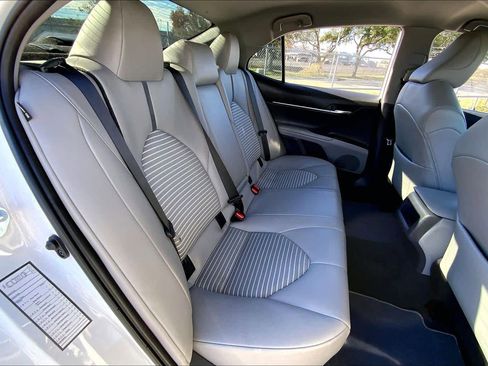 Used 2023 Toyota Camry SE image 18