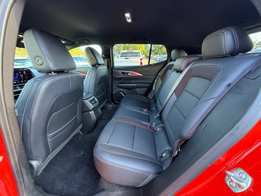Used 2025 Chevrolet Equinox EV RS FWD image 23