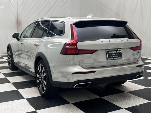 Used 2020 Volvo V60 T5 Cross Country AWD/4WD image 5