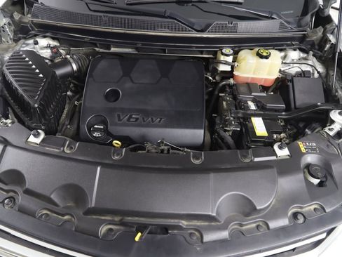 Used 2018 Chevrolet Traverse LT FWD image 50