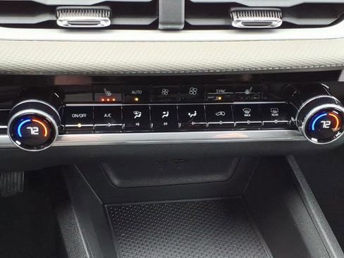 New 2026 Chevrolet Equinox LT w/ Convenience Package II image 23