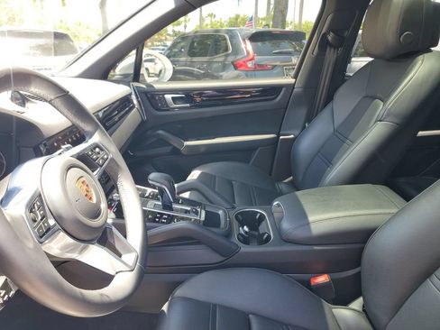 Used 2023 Porsche Cayenne AWD/4WD image 16