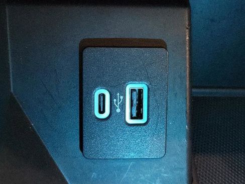 Used 2021 Ford F150 Lariat w/ Equipment Group 502A High image 36