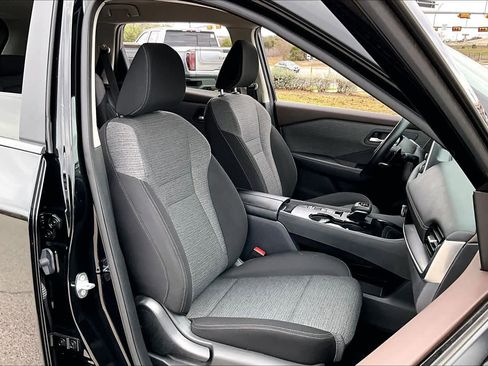 Used 2023 Nissan Rogue SV image 8