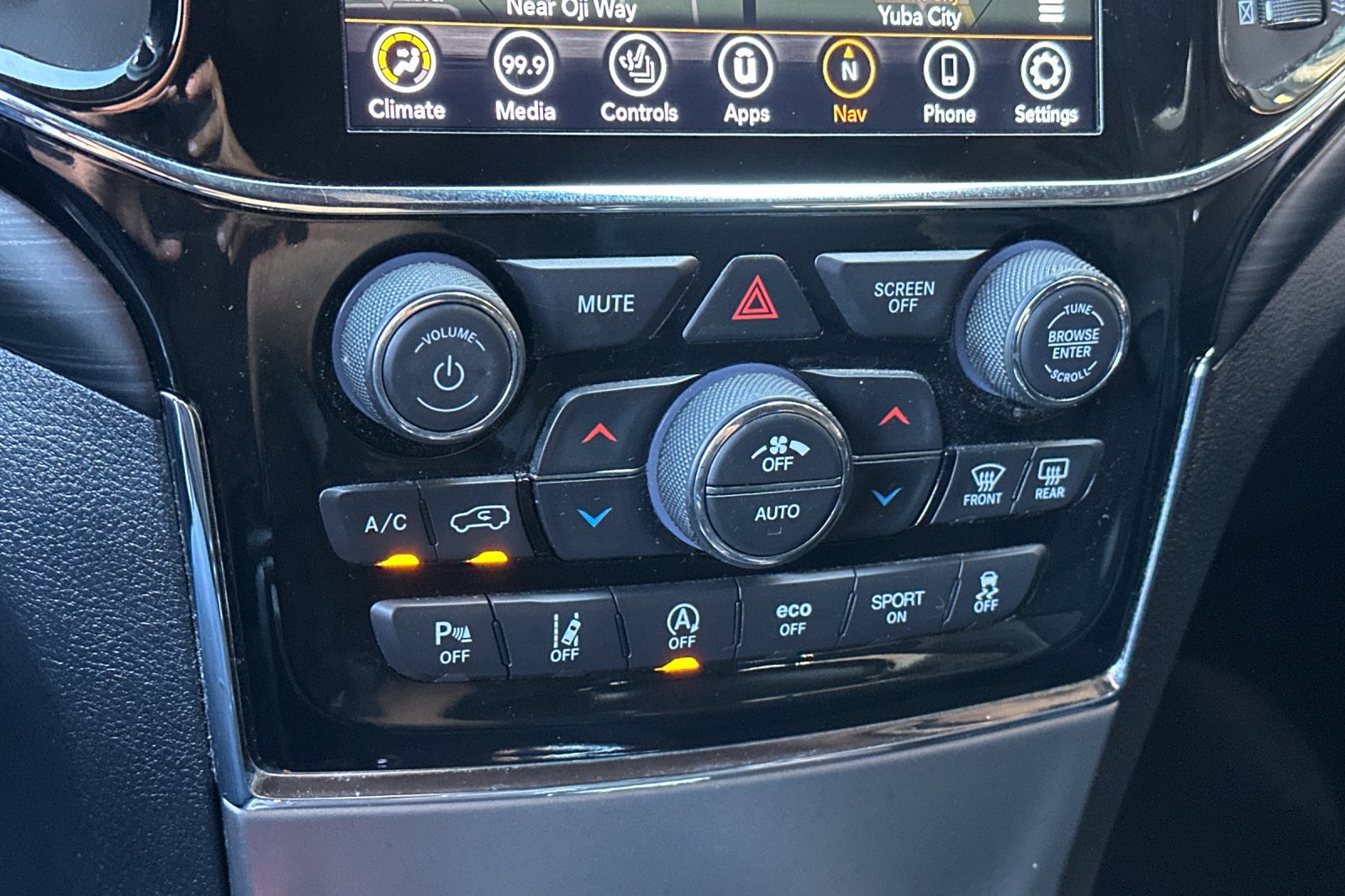 Used 2020 Jeep Grand Cherokee Altitude AWD/4WD image 26