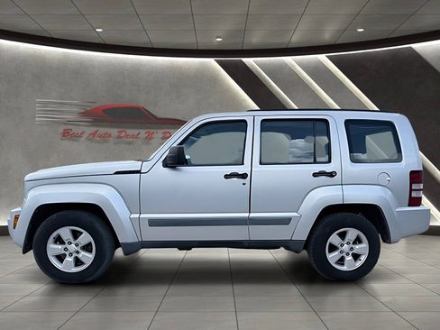 Used 2010 Jeep Liberty Sport RWD image 4