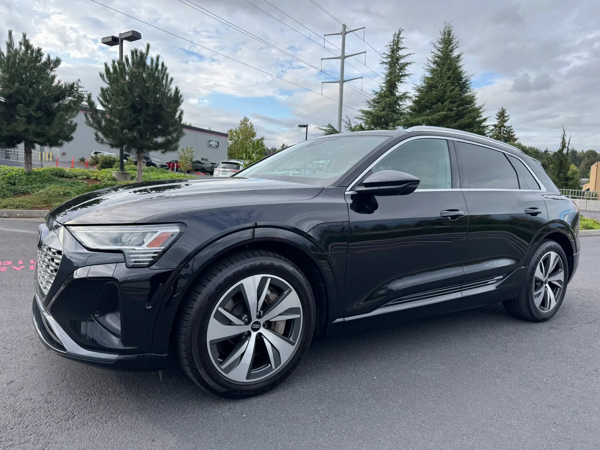 Used 2024 Audi Q8 e-tron Premium Plus w/ Premium Plus Package AWD/4WD image 5