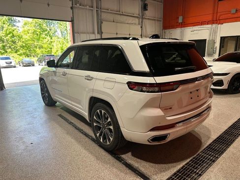 Used 2022 Jeep Grand Cherokee Overland AWD/4WD image 7