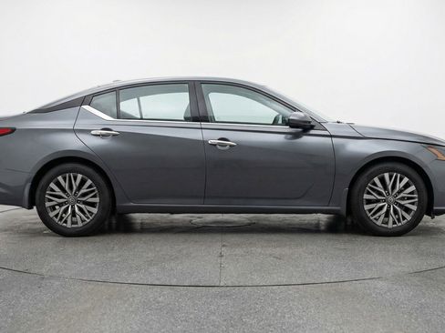 Used 2025 Nissan Altima 2.5 SV image 11