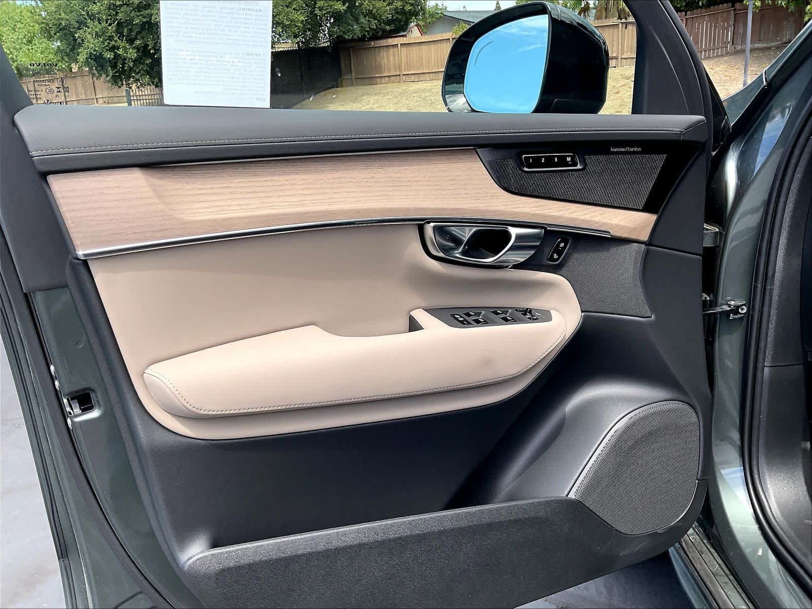 New 2027 Volvo XC90 B6 Ultra AWD/4WD image 24