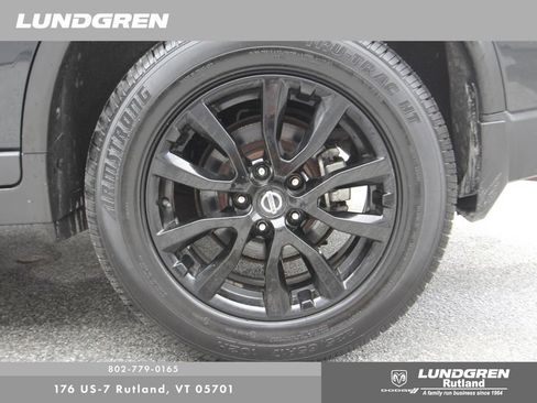 Used 2018 Nissan Rogue SV AWD/4WD image 34