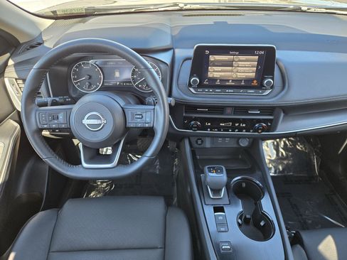 Used 2024 Nissan Rogue SV w/ SV Premium Package image 6