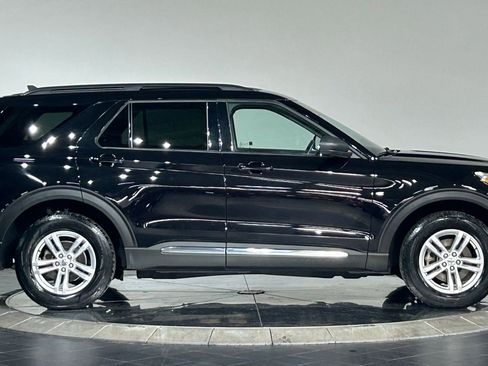 Used 2022 Ford Explorer XLT w/ Equipment Group 202A AWD/4WD image 11