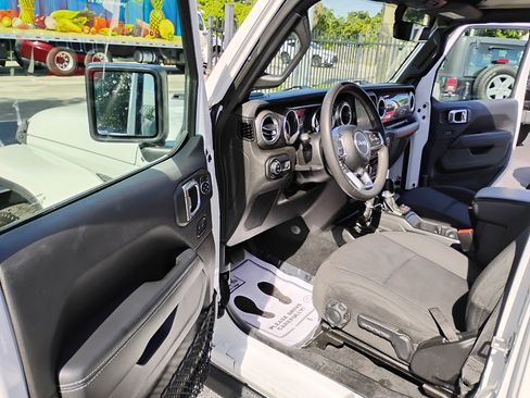 Used 2023 Jeep Gladiator Overland image 35