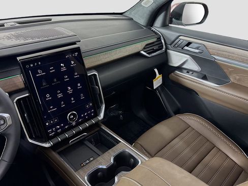 New 2026 GMC Acadia Denali Ultimate AWD/4WD image 24