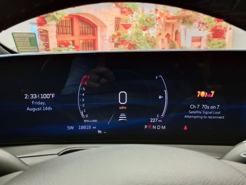 Used 2024 Cadillac XT4 Premium Luxury w/ Technology Package FWD image 28