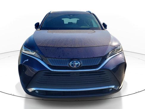 Used 2022 Toyota Venza Limited image 2