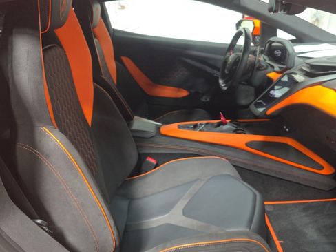 Used 2024 Lamborghini Revuelto AWD/4WD image 7