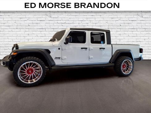 Used 2025 Jeep Gladiator Sport AWD/4WD image 2