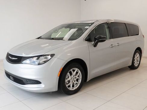 Used 2024 Chrysler Voyager LX FWD image 6