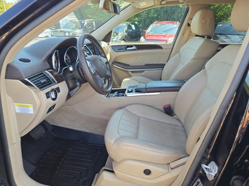 Used 2014 Mercedes-Benz GL 450 4MATIC image 21