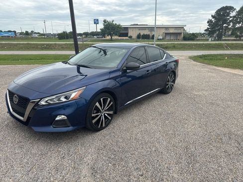 Used 2020 Nissan Altima 2.5 SR w/ Premium Package FWD image 6