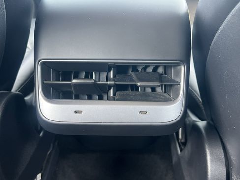 Used 2021 Tesla Model Y Long Range image 21