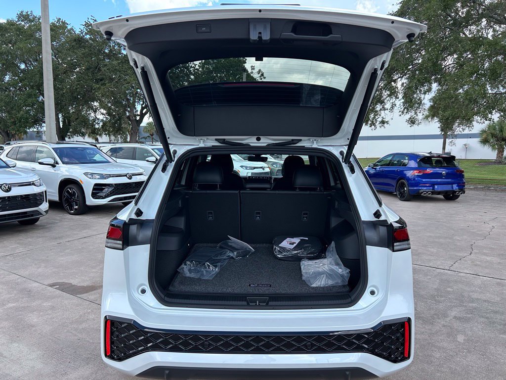 New 2026 Volkswagen Tiguan SE R-Line FWD image 47