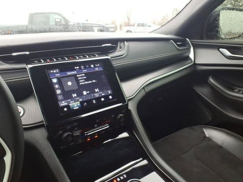 Used 2024 Jeep Grand Cherokee L Altitude image 12