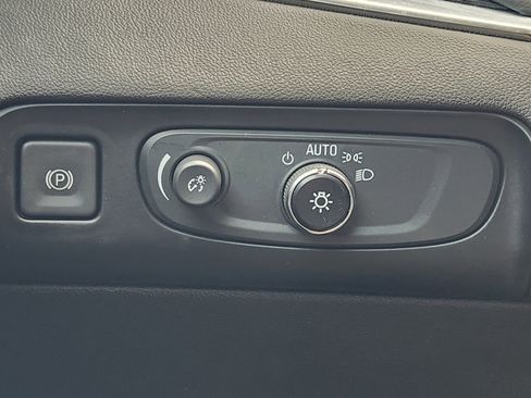 Used 2021 Buick Enclave Essence image 22